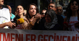 Hatimoğulları’ndan açlık grevindeki öğretmenlere destek ziyareti