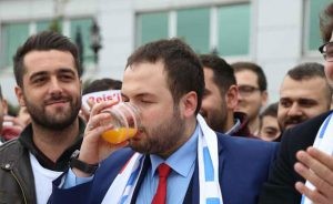 Hollanda'yı portakal sıkarak protesto ettiler - Resim : 1