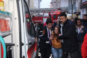 İntihara kalkışan genç kızı CHP'li vekil ikna etmeye çalıştı - Resim : 1