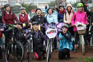Feministler 'Hayır' için pedal çevirdi - Resim : 1