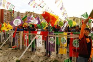 Engellemeler rağmen 'Newroz' kutlandı - Resim : 6
