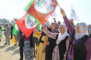 Engellemeler rağmen 'Newroz' kutlandı - Resim : 7