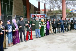Engellemeler rağmen 'Newroz' kutlandı - Resim : 5