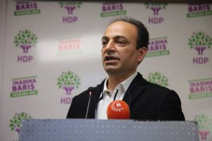 HDP kampanyasını cezaevinin önünden başlatıyor - Resim : 1