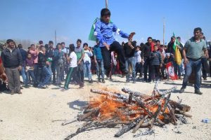 Engellemeler rağmen 'Newroz' kutlandı - Resim : 2