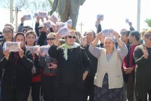 Kadınlar 'hayır ekmeği' dağıttı - Resim : 1