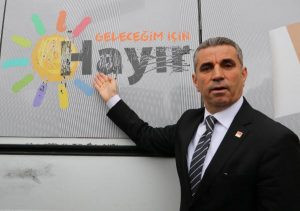 AKP'liler 'Hayır' afişini tahrip etti - Resim : 1