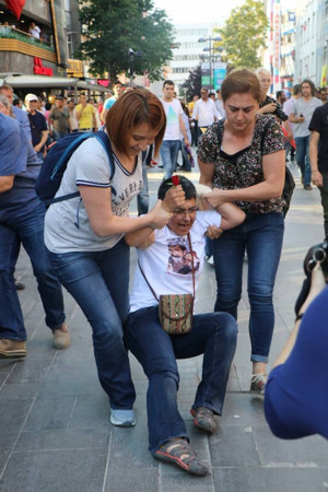Polis Yüksel'deki oturma eylemini engelledi - Resim : 1