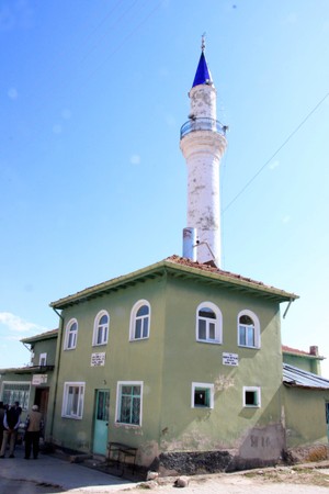 3 bin 200 yıllık yazıt caminin temelinde mi? - Resim : 1