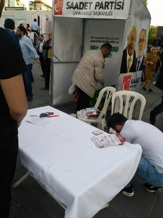 Saadet Partisi'nin standına Ankara'da saldırı - Resim : 1