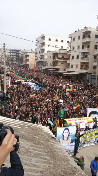 Yüz bine yakın insan Afrin kent merkezinde - Resim: 5