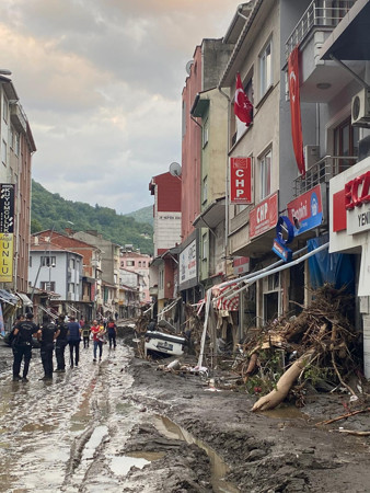 Kastamonu ve Sinop'ta can kaybı 38'e yükseldi - Resim : 1