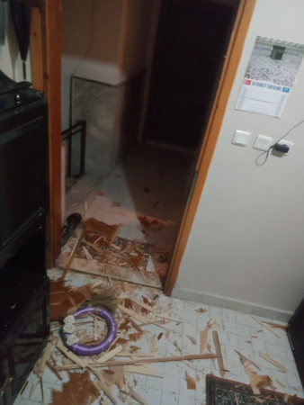 Kiracılarının kapısını baltayla kıran ev sahibi: Tekrar saldıracağım - Resim : 1