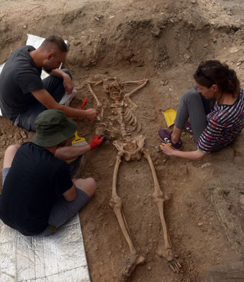 Sinop'ta İsa'nın çarmıha gerildiği haçı muhafaza ettiği düşünülen taş sandık bulundu - Resim : 2