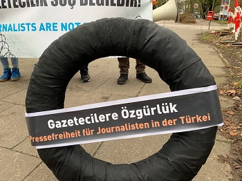 'Bugün Türkiye basını için kara bir gündür' - Resim : 1