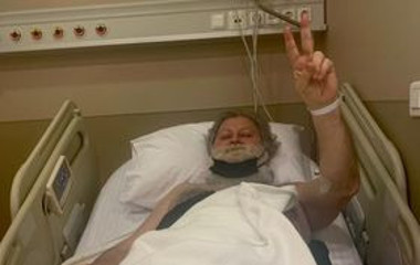 Anjiyo olan Ali Nesin'den sigara uyarısı: Gençler, alışmayın şu merete - Resim : 1