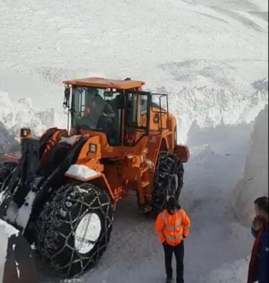 40 gün sonra açılan Van-Bahçesaray yoluna yine çığ düştü - Resim : 1