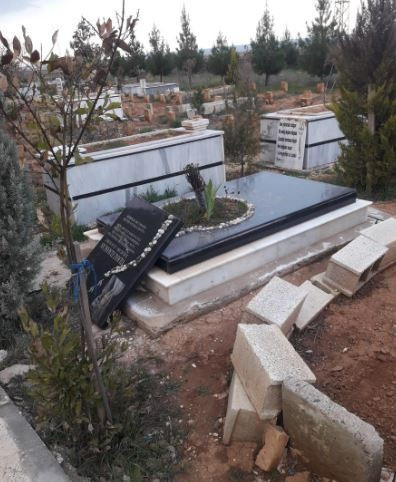 Suruç va Ankara Katliamı'nda yaşamını yitirenlerin mezarları tahrip edildi - Resim : 1