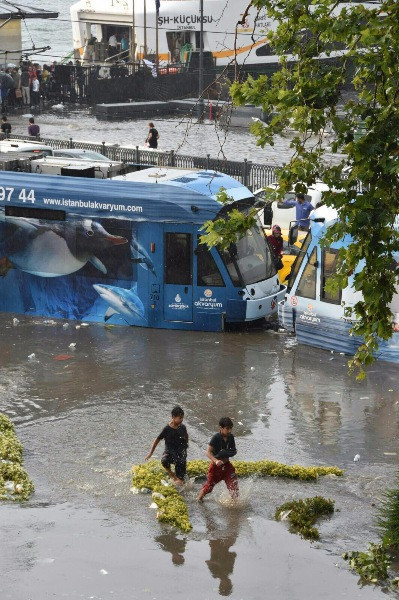 İstanbul'da dolu, sel ve yangın - Resim: 11