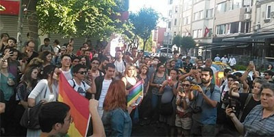 Taksim’de ‘Onur Yürüyüşü’ne saldırı - Resim : 3