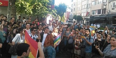 Taksim’de ‘Onur Yürüyüşü’ne saldırı - Resim : 3