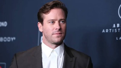 Cinsel saldırıyla suçlanan Armie Hammer, 'The Dark Knight' filmiyle kariyerine devam ediyor