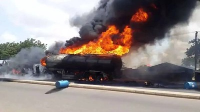 Nijerya'da akaryakıt tankeri patladı: En az 70 ölü