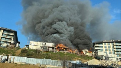 Üsküdar'da inşaat işçilerinin kaldığı konteynerde yangın