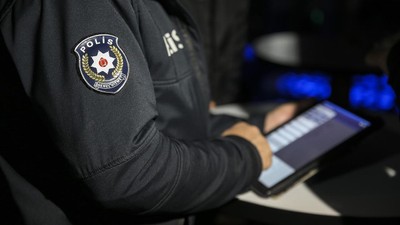 Çakarlı otomobille polisten kaçan ehliyetsiz ve alkollü sürücüye 327 bin lira ceza