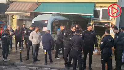 Kartal'da minibüs berber dükkanına girdi: 3 yaralı