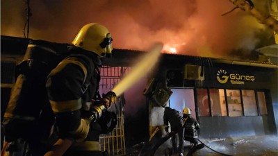 Edirne'de çakmak dükkanında yangın çıktı, 5 iş yeri hasar gördü