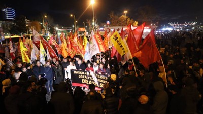 İstanbul'da HDK operasyonu protestosu: Barış görüşmeleriyle bu manzara aynı karede olamaz