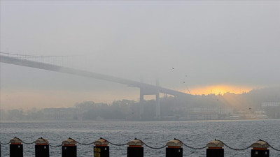 İstanbul Boğazı'nda gemi trafiği sis nedeniyle geçici olarak durduruldu