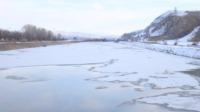 Sivas eksi 18'i gördü, Kızılırmak kısmen dondu