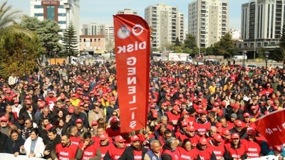 CHP'li Seyhan Belediyesi'nde 'iş yavaşlatma' eylemi: 'Kavgamız ekmek kavgasıdır'