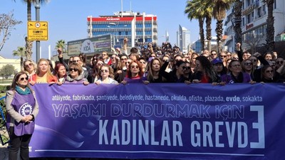 8 Mart etkinlikleri: Birçok kentte kadınlar greve gitti