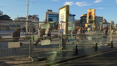 Yürüyüş yasaklandı, Metro istasyonları, yollar kapatıldı