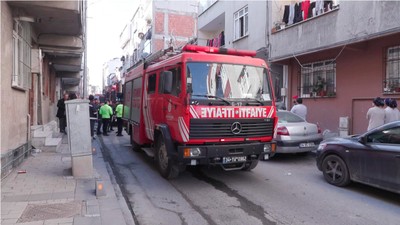 Bağcılar'da 4 katlı binada yangın: 1 ölü