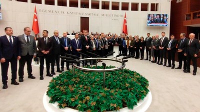 Meclis’te İmamoğlu protestosu: Genel kurul ertelendi, CHP'li vekiller yürüyüşe geçti