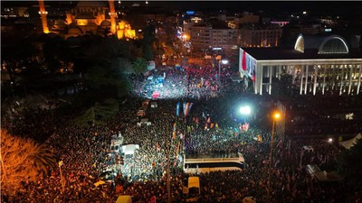 Saraçhane'de İmamoğlu'na destek mitingi... Özgür Özel: Bükemediği bileği, yargı sopasıyla kırmaya çalışıyor