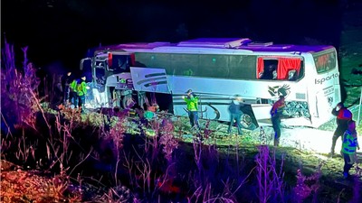 Aydın'da yolcu otobüsü bariyere çarptı: 1 ölü, 26 yaralı