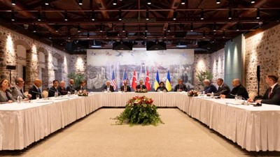 Dolmabahçe'de 3'lü görüşme: Ukrayna, Türkiye ve ABD heyetleri masada
