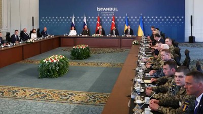 Rusya-Ukrayna görüşmesi: Cephede saldırılar sürerken taraflar masada anlaştı