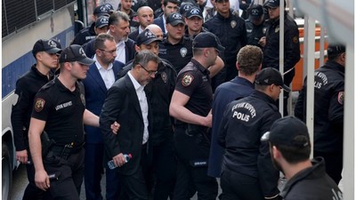 CHP'li 5 belediye başkanı görevden uzaklaştırıldı