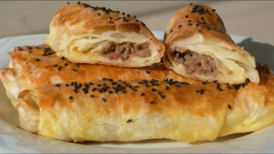 Hazır Yufkayla El Açması Tadında Börek Keyfi! İşte Ağız Sulandıran Kıymalı Börek Tarifi