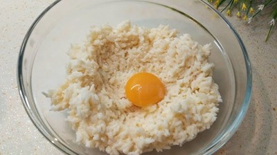 Dünden kalan pilavı değerlendirin! Köfte yapmanın yolu