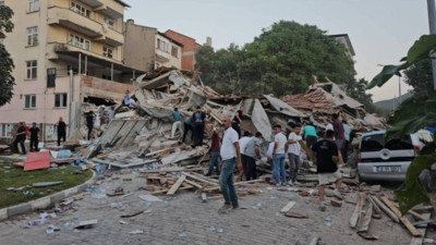 Balıkesir'de 6,1 büyüklüğünde deprem: Yıkılan binalar var