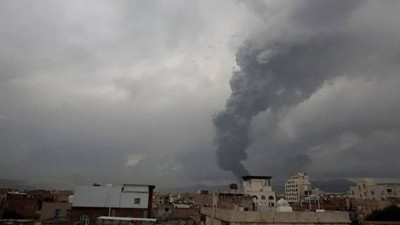 İsrail Yemen'e hava saldırıları düzenledi: Başkanlık Sarayı'nın bulunduğu askeri yerleşke vuruldu