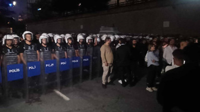 CHP İstanbul İl Başkanlığı polis ablukasında: Valilikten yasak kararı
