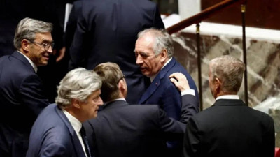 Fransa’da hükümet bir kez daha düştü